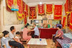 商丘一七旬老中医义诊25年开出10万张药方图片
