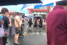 安全第一！这所学校今天上午允许请假，有的班级上课人数仅有9人图片