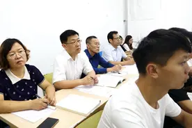 山东中医药高专：开学首日学校领导深入课堂听课图片