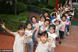 萌萌哒！河北邯郸一小学来了12对双胞胎新生图片