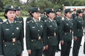 女兵，再见！女孩，加油图片