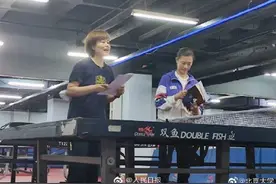 沉浸式奥运体验！丁宁当北大乒乓球课助教图片