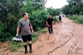 他总是说“不干完当天工作，就不睡觉”，可这次，他却再也没醒过来……图片