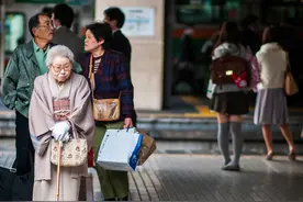 日本百岁以上老人连续51年增加，其中男性首次突破1万人图片