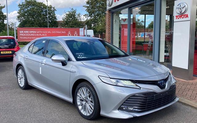 质量高还保值，国内优惠五千元！搭2.5L混动，丰田凯美瑞实拍曝光