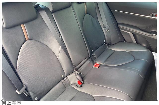 质量高还保值，国内优惠五千元！搭2.5L混动，丰田凯美瑞实拍曝光