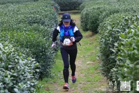 杭州女孩一首“神曲”刷屏朋友圈：西湖美景，都在她的歌声里图片