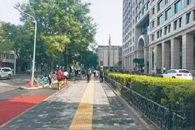人行道“梗阻”25年，北京“难”礼士路不再难靠的是啥图片