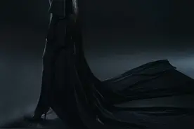 卡戴珊全黑蒙面造型幕后曝光 竟然画了全妆？图片