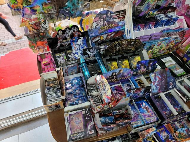 拼多多奥特曼gp卡片（奥特曼卡成小男孩卡片江湖中的硬通货）