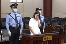 庭审中的劳荣枝：涉7条人命扮“傻白甜”，自称鸡鸭都没杀过图片