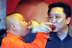 你知道娱乐圈中被称为“酒鬼”的都有谁吗？图片