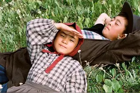 成都95后姑娘免费为上百个孩子拍摄照片 作品打动网友登上热搜图片