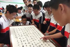 超有爱！济南这位老师用“姓名诗”“拍了拍”全班学生图片