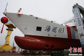 海南自贸港最大吨位行政执法船“海巡03”轮下水命名图片