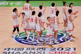 全运会｜联合队大胜江苏队获十四运会女篮成年组冠军图片