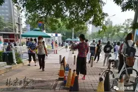 记者暗访：拉个帘就算单间、不查证就入住，这里的黑民宿真黑图片