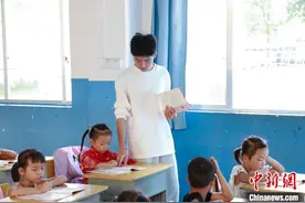 对话广西乡村教师赖家益：因为淋过雨 总想为别人撑伞图片