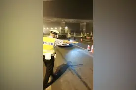 遇执法检查强行冲关 结局大快人心图片