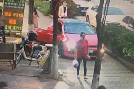 太嚣张！昆明一男子竟当街抢金项链！结局令人舒适……图片