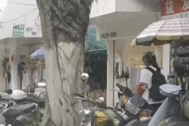 妈妈重病！高三女孩退学打工 网友急坏：想帮她图片