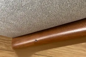 满哥维权 | 女子买新沙发，到货后发现是店内有瑕疵的样品？回应：拿错了，已更换图片