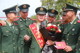 昏迷中喊“快去救那个孕妇”的武警战士翟成财已痊愈归队，荣获三等功图片