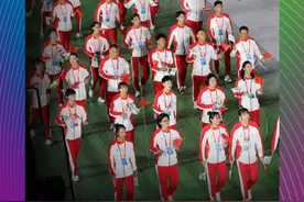 第十四届全运会举行开幕式，山东代表团闪亮出场图片