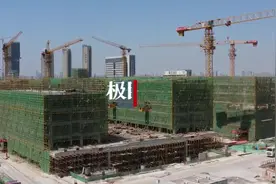 武钢三中改扩建工程主体结构封顶图片
