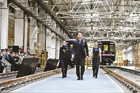 京港地铁制服换新图片