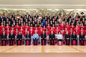 联播+丨全运会开幕！回顾总书记与体育健儿的温暖瞬间图片