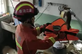 大闹杭城小店还搞偷袭！消防员小哥崩溃：这“小家伙”太臭了图片