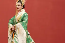 北京时装周拉开帷幕图片