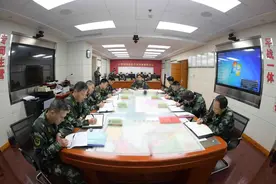 四川武警出动专业医疗、大型救援装备驰援泸县图片