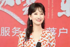 赵雅芝樱桃印花连衣裙甜美温柔 点缀小樱桃耳环精致浪漫图片