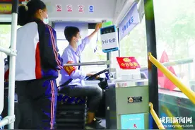 15日、16日市区公交车免费乘坐图片