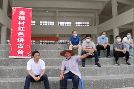 东莞大岭山：耄耋老人走上“红色讲古台”，讲述百姓红色故事图片