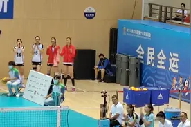 河南女排全运首战迎来上海，朱婷并未首发，场边临阵以待图片