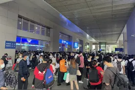 11时50分，西成高铁部分车次列车恢复运行图片