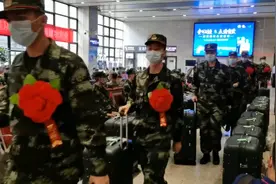 今天，1700余名新兵光荣赴军营视频封面