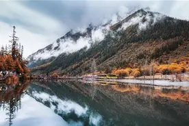 四川文旅来鄂推介自驾游 发布十条金秋最美彩林线路图片