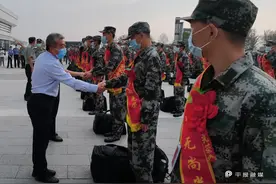 平顶山2021年下半年征集的新兵今日启程奔赴军营图片