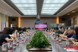 高位引领 满园灿烂图片