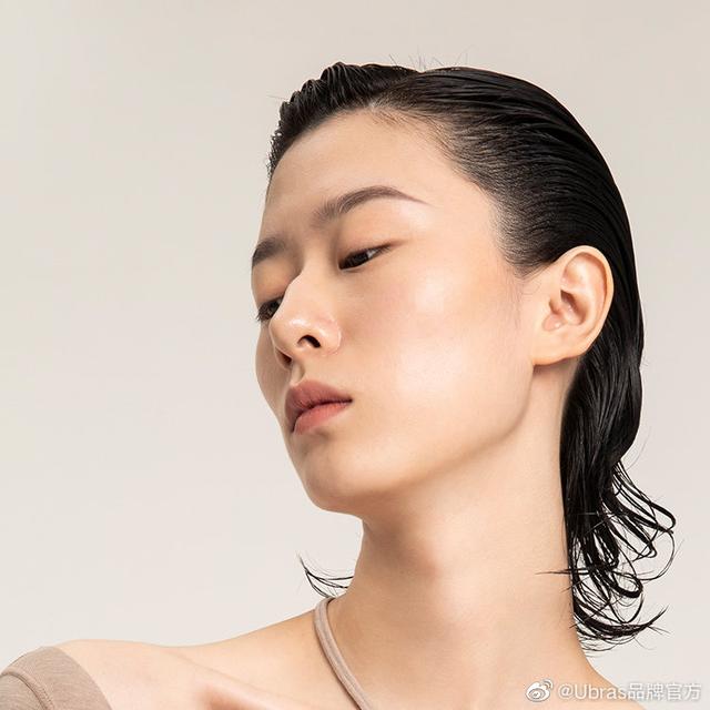 与刘雯合作的Ubras，也用起了新消费品牌为自己“正名”的老套路