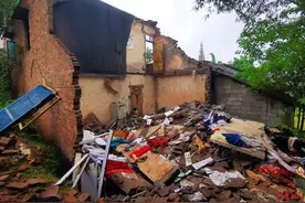 50多岁大姐地震中遇难 亲戚：她身有“残疾”行动较慢，独居二楼房屋垮塌图片