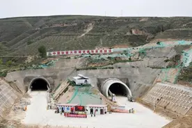 银川至昆明高速公路宁夏段首条隧道顺利贯通图片