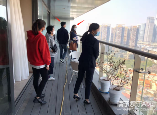 盘点哥哥的豪宅！赵文卓家客厅大到能滑板，陈小春家连鞋都有房间