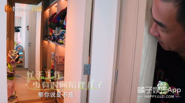 盘点哥哥的豪宅！赵文卓家客厅大到能滑板，陈小春家连鞋都有房间