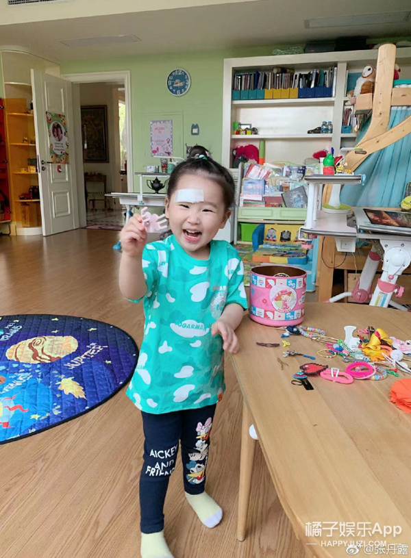 盘点哥哥的豪宅！赵文卓家客厅大到能滑板，陈小春家连鞋都有房间