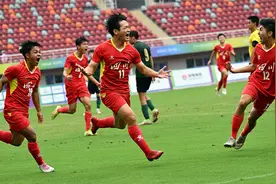 足球——男子U20组半决赛：浙江队胜四川队图片